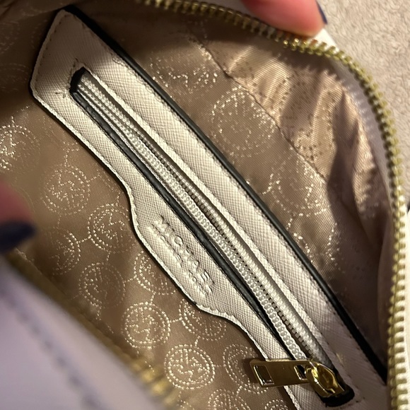 Michael Kors Jet Set Medium Crossbody Purse - Picture 8 of 10